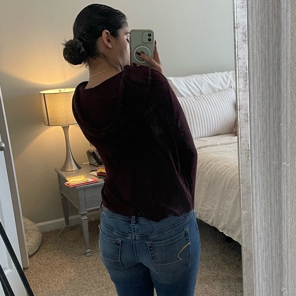 Distressed cropped hoodie - Picture 2 of 5